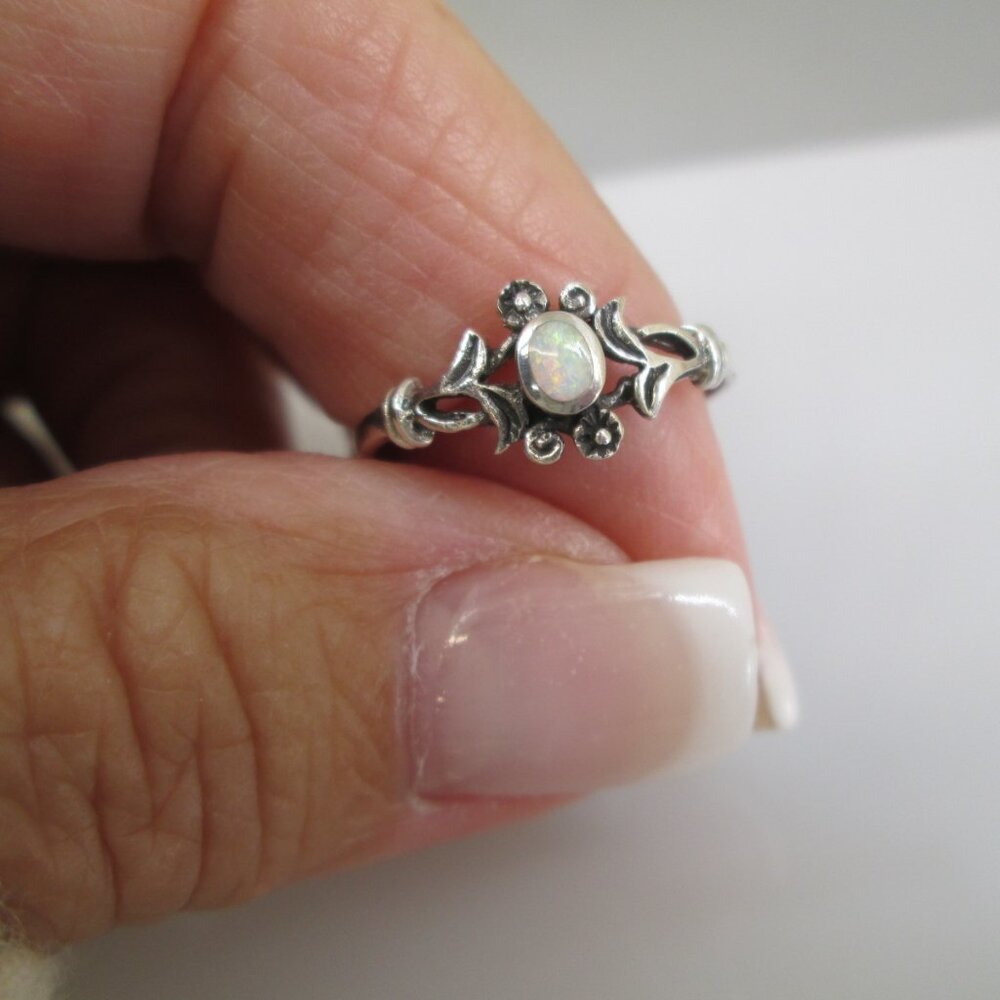Dainty Sterling Silver White OPAL Ring>Opal ring,925 Opal ring,Small Silver ring